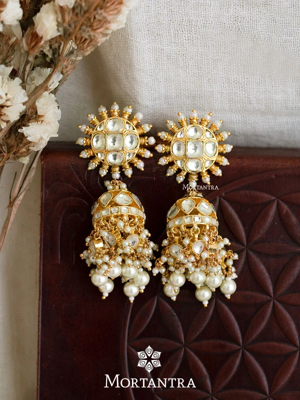 Diamond Stud Earrings-White Color Gold Plated Jadau Kundan Earrings - ME1032Y