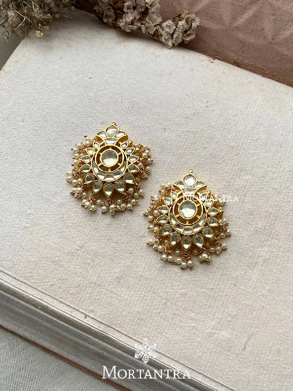 Sparkling Swarovski Earrings-White Color Gold Plated Jadau Kundan Earrings - ME738Y