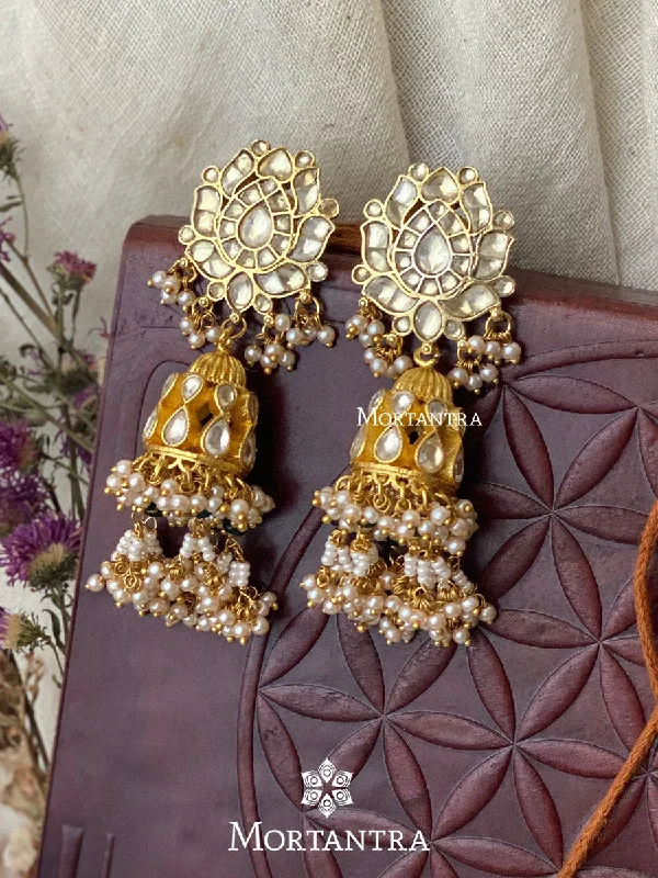 Vintage Gold Earrings-White Color Gold Plated Jadau Kundan Earrings - ME863Y